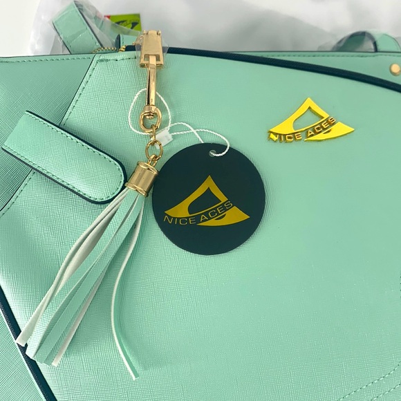 NiceAces Tennis Tote NWT 2 rackets mint green safiano pattern - Picture 3 of 7